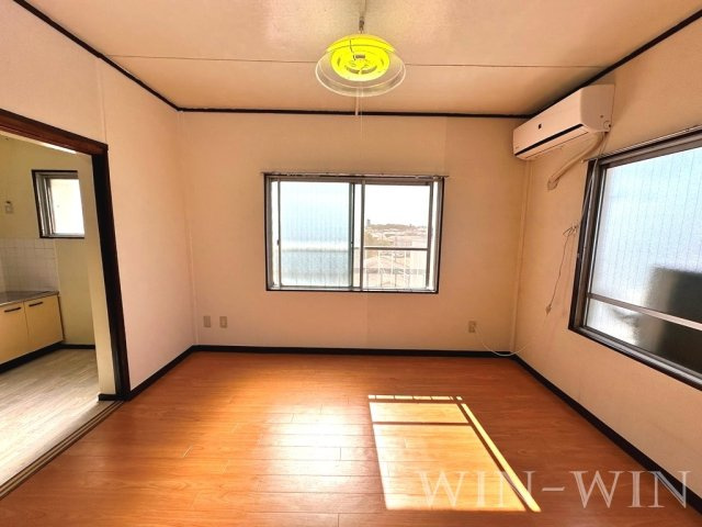 コーポ松山の居間・リビング