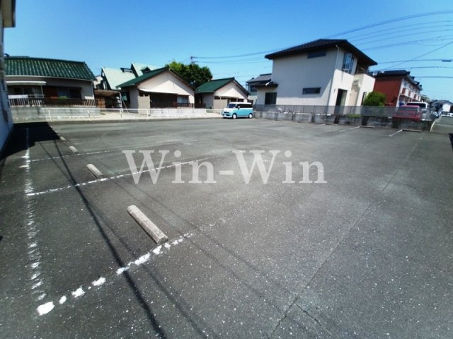 ミューズイン山田 Bの駐車場