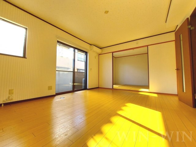ミューズイン山田 Bの居間・リビング