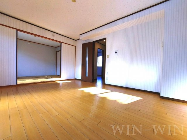 ミューズイン山田 Bの居間・リビング