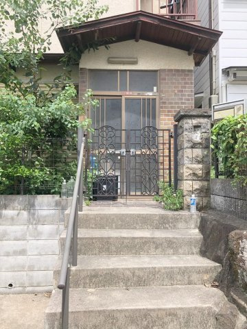 枚方市楠葉野田2丁目　中古一戸建ての玄関