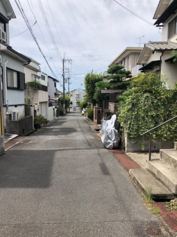 枚方市楠葉野田2丁目　中古一戸建ての前面道路含む現地写真