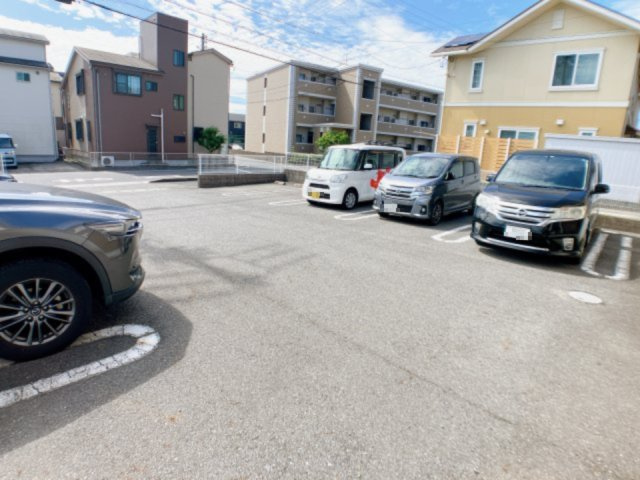 セレーノ　Sの駐車場