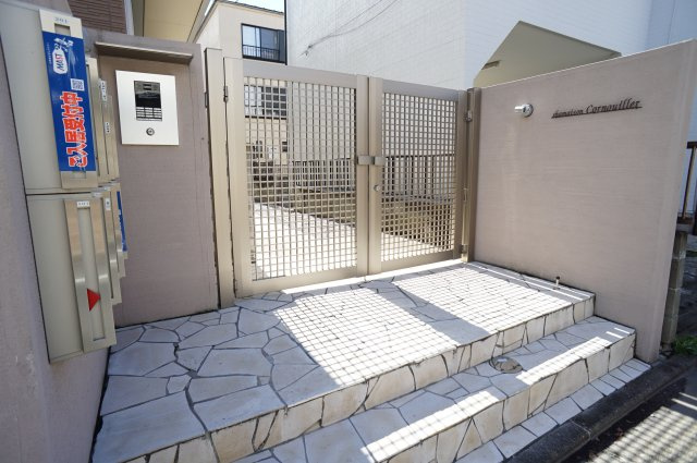 シャーメゾン　コルヌイエのエントランス|オートロック