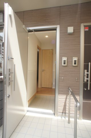 シャーメゾン　コルヌイエの玄関|大型のシューズボックス有り♪