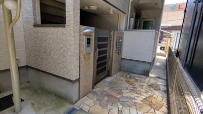 【エントランス】 | フジパレス東淡路 | 清掃の行き届いたきれいなエントランスです