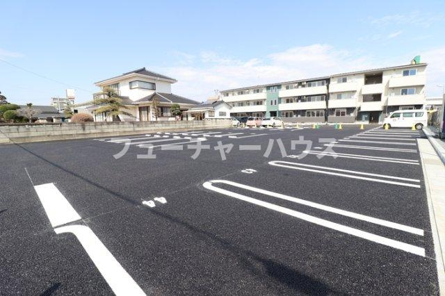 アンテ・ラルボの駐車場