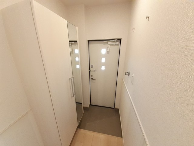 クロスローズ　パレスの玄関