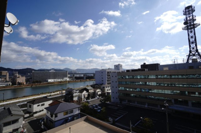 【展望】 | 【上質リノベ】パラッシオ東雲7F | 【四季を感じる】
四季の移ろい・爽やかな青空や風を感じられ
自然を愉しめるパノラマビュー。
毎日の暮らしに余裕を感じさせてくれる、
遮る物の無い開放的な眺望を是非、ご堪能ください。