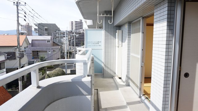 【バルコニー】 | アーテム大橋Ⅱ | 暖かな日差しのふりそそぐバルコニー