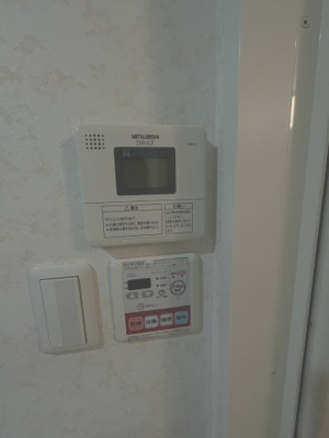 【設備】 | アネシス新大阪 | 給湯器と浴室乾燥機があります