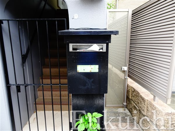 長﨑邸貸家のエントランス