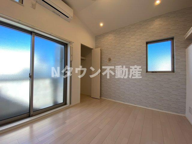 【居間・リビング】 | ハーモニーテラス日ノ宮町 | こちらのリビングで趣味の時間をお楽しみください