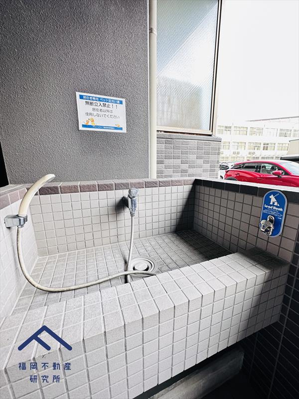 アルファライフ博多南のその他共用部分|1階駐輪場横にはペットの足洗い場があり、便利です