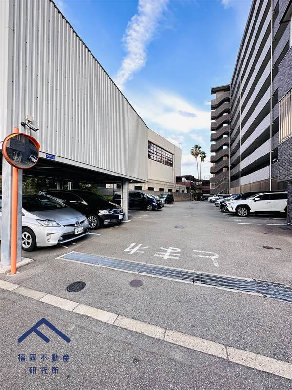 アルファライフ博多南の駐車場