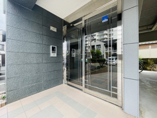 【エントランス】 | オートロックつきのエントランスです