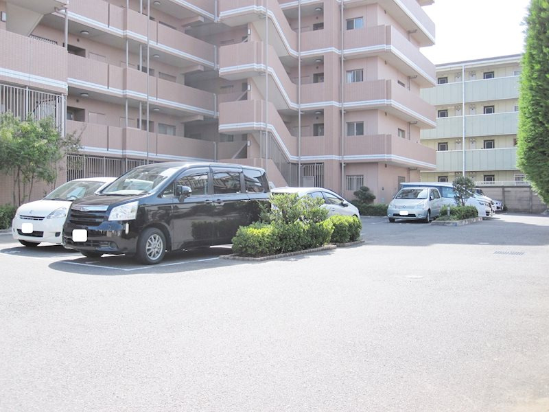 和泉市伯太町１丁目の賃貸マンションの駐車場|駐車スペースもあります