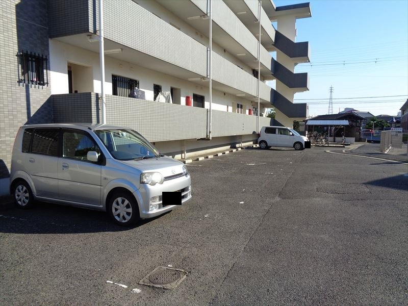 プレステージアスカの駐車場
