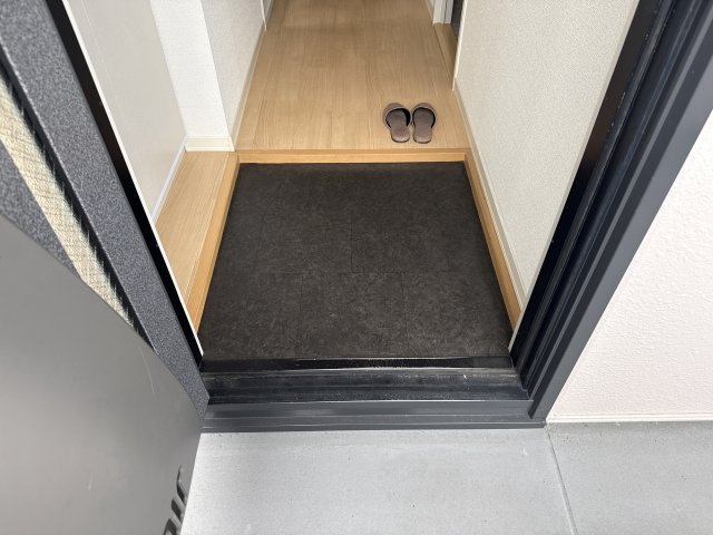 松本駅前ハイツの玄関