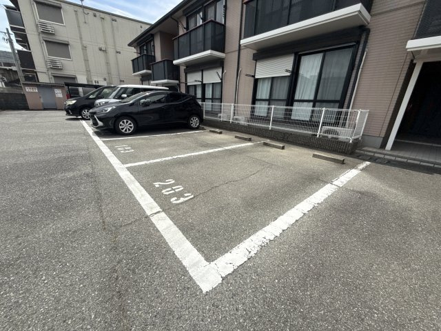 ラフォーレ河原の駐車場