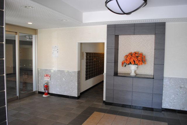 ３沿線利用可能☆広いルーフバルコニー付☆３方角住戸につき開放感あり☆４ＬＤＫ☆パデシオン桃山のエントランス|エントランス