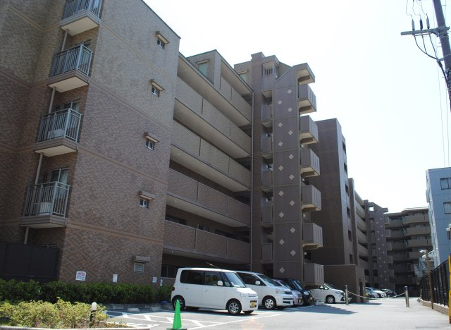 ３沿線利用可能☆広いルーフバルコニー付☆３方角住戸につき開放感あり☆４ＬＤＫ☆パデシオン桃山の駐車場|駐車場