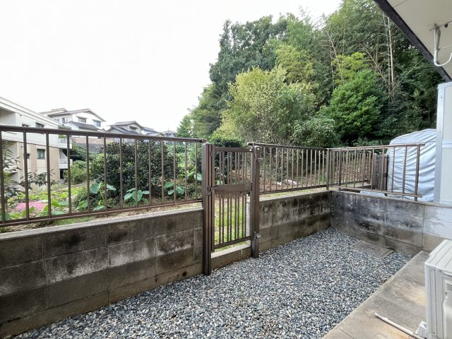 コーポ学園前の庭