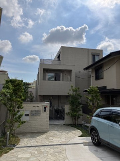 【外観】 | 敷地内にゆったりと建つへーベルメゾン