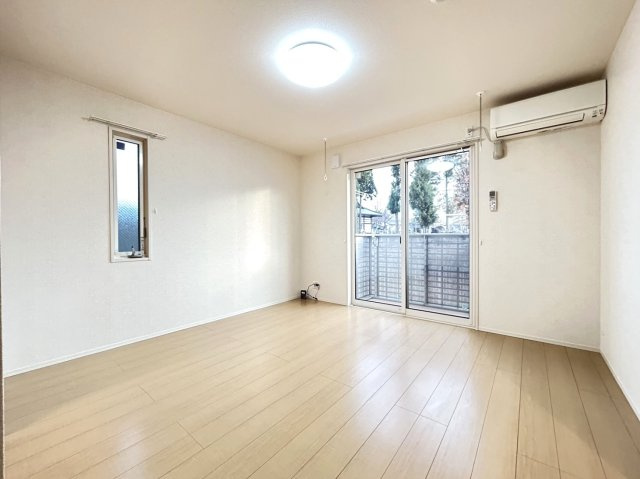 ナスガ　Bの居間・リビング