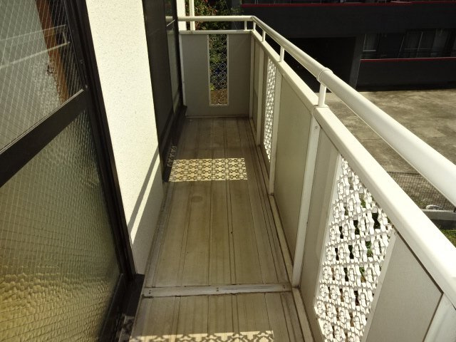 ハイツ・ラポールＢ棟のバルコニー