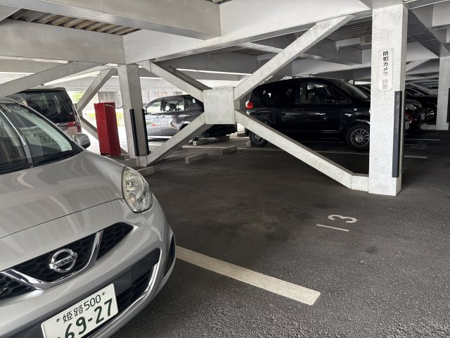 シャトーブランシェの駐車場