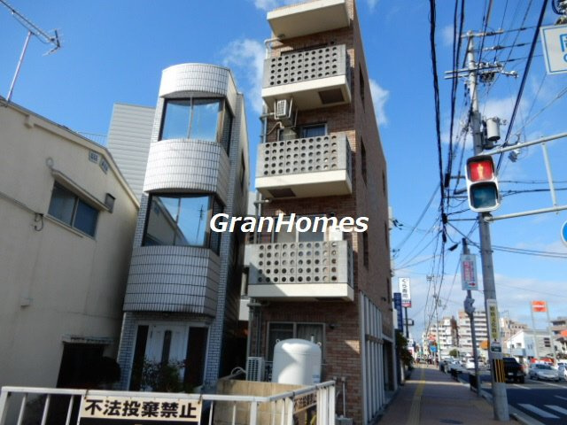 ベルフラワー岡町の外観