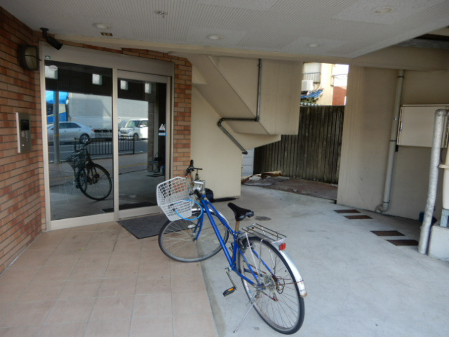 ベルフラワー岡町の駐車場
