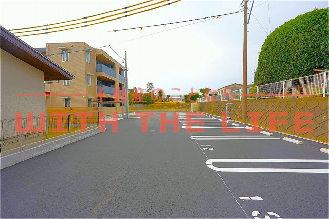 アルカンジュ東合川【キャッシュバック対象物件】の駐車場|車をお持ちの方に嬉しい駐車場付きの物件です