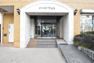 【エントランス】 | オートロックを備えた、マンションのエントランス。やはりセキュリティの観点は欠かすことができません。皆様を“安全”に送り出し、出迎えてくれます。