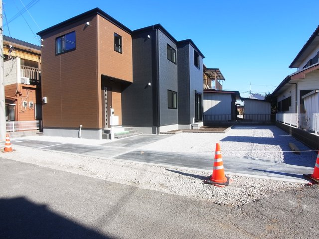 新築　高崎市倉賀野町第35　Livele Garden.S　1号棟の駐車場|現地写真　駐車スペースは建物に西側に3台分可能です！