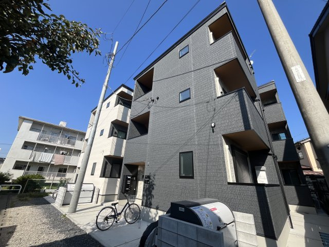 robot home愛宕町B棟の外観|おしゃれなデザイナーズ物件です！