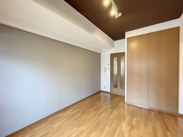 ウッディ溝口の洋室