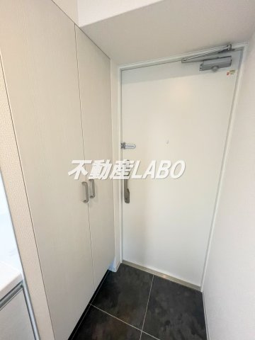 セオリー大阪ベイシティの玄関