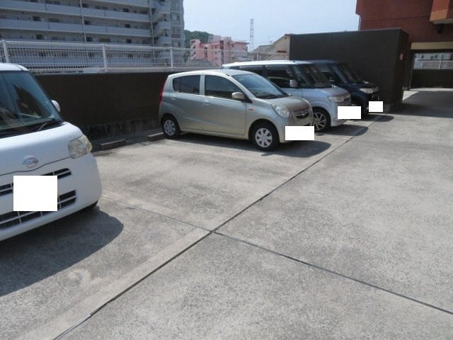 エクセルピアカラムロの駐車場