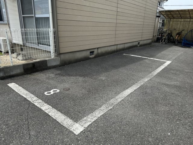 ハイツときB棟の駐車場
