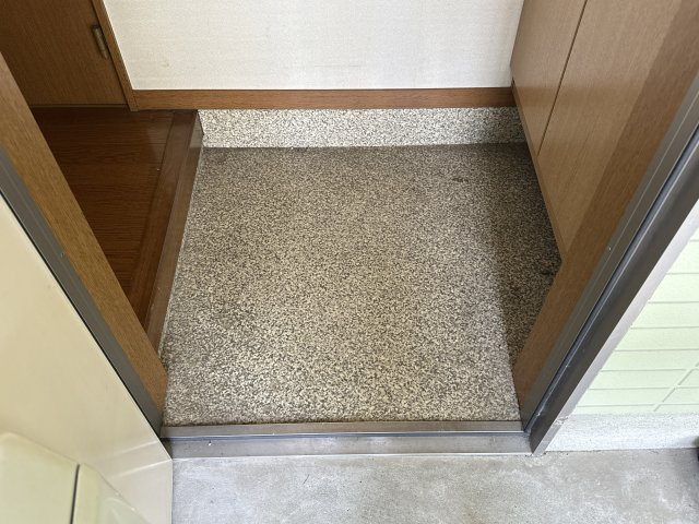 山本ハイツの玄関
