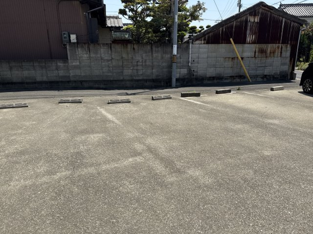 山本ハイツの駐車場