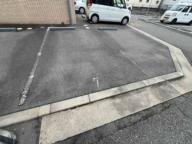 Your Maison Chaleur（ユアメゾン シャルール）の駐車場