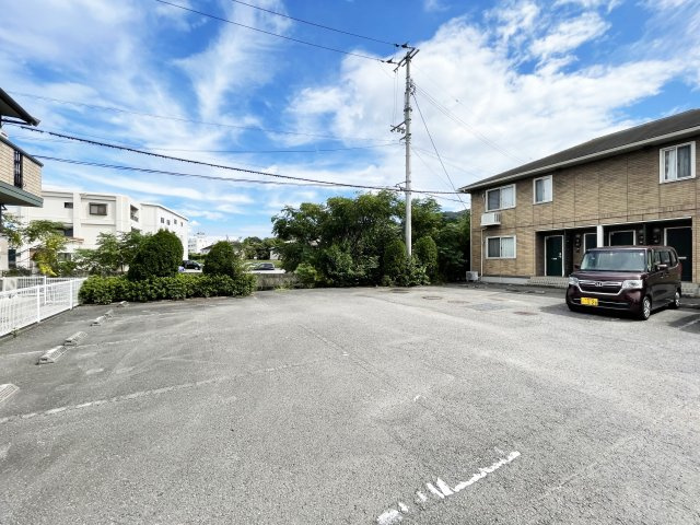アクシス南島田　A棟の駐車場