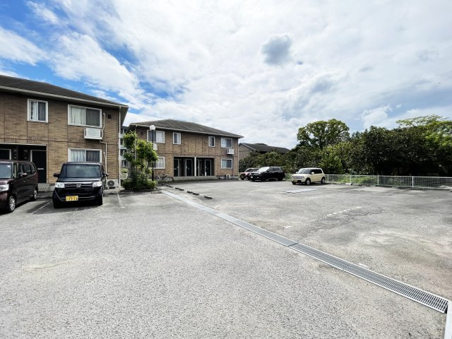 アクシス南島田　A棟の駐車場