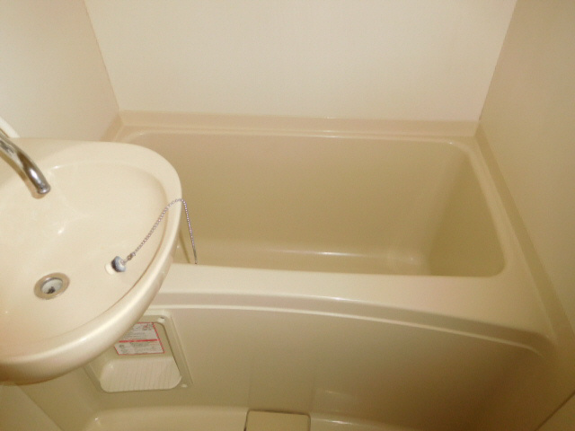 レオパレス西田の浴室