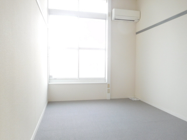 レオパレス西田の居間・リビング