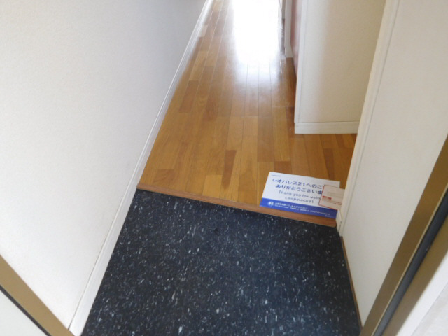 レオパレス西田の玄関