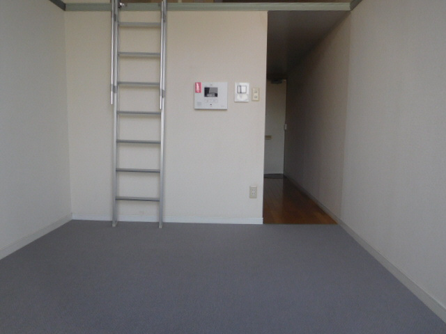 レオパレス西田の居間・リビング